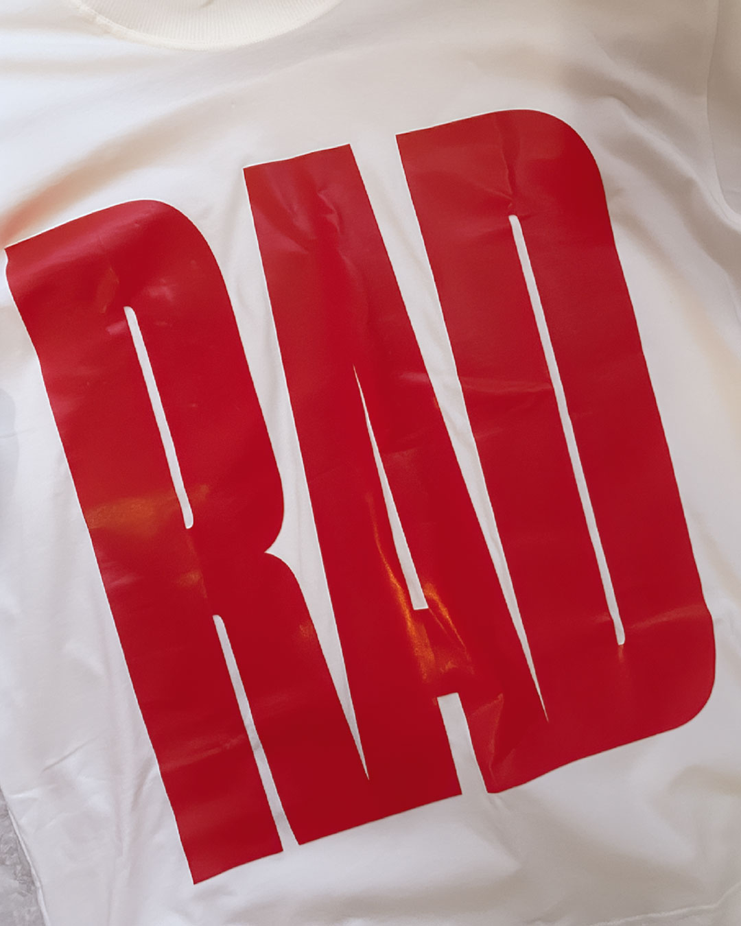 camiseta rad modelagem oversized estampa ginna